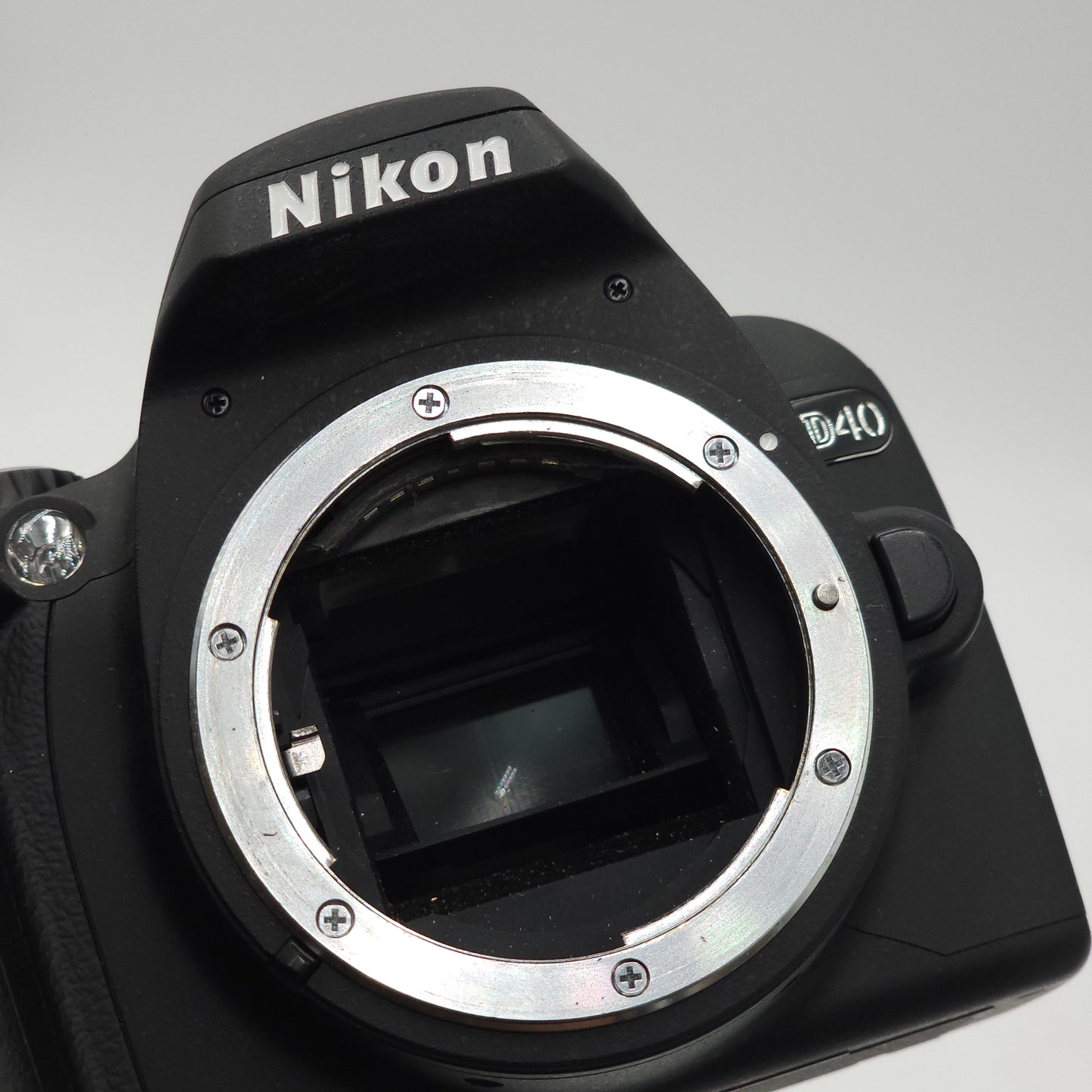Nikon D40 6.1MP Digital Camera