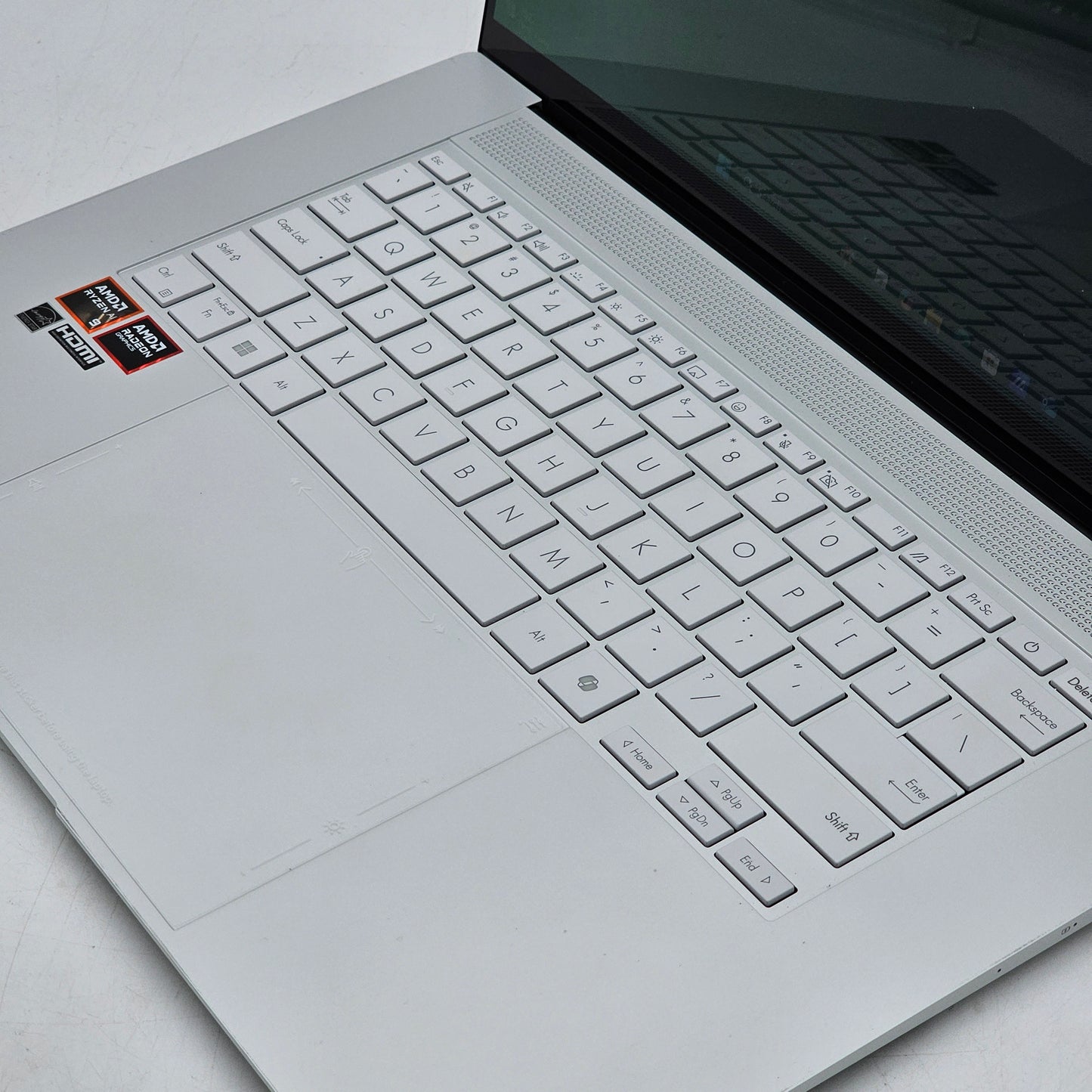 Asus Zenbook S 16 UM5606W 16" Ryzen AI 9 365 2.0GHz 24GB RAM 1TB SSD Radeon 880M