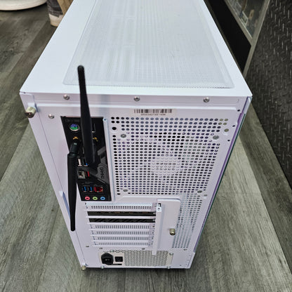 MONTECH CUSTOM GAMING PC RYZEN 7 7700X 4.50 GHZ 32GB RAM Radeon RX 7700 XT