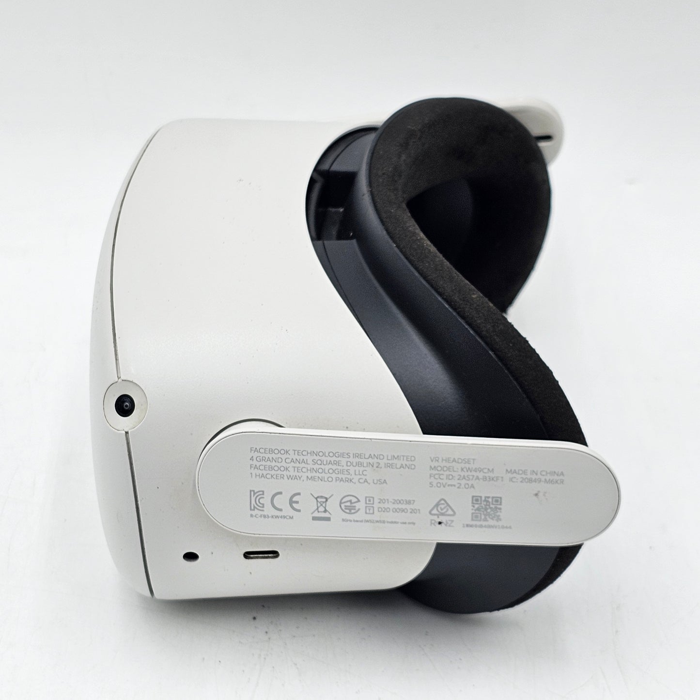 Meta Quest 2 128GB Standalone All-in-One VR Headset KW49CM