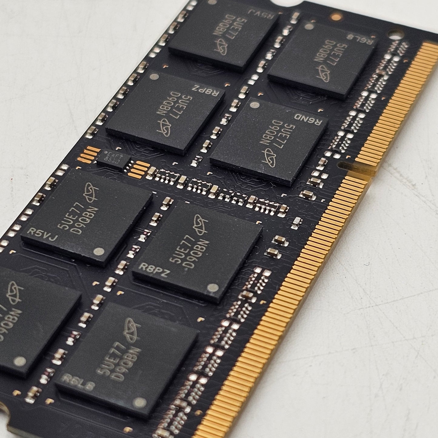 Micron  Memory Module 8GB (1x8GB) RAM DDR3L 1866MHz MT16KTF1G64HZ-1G9E2