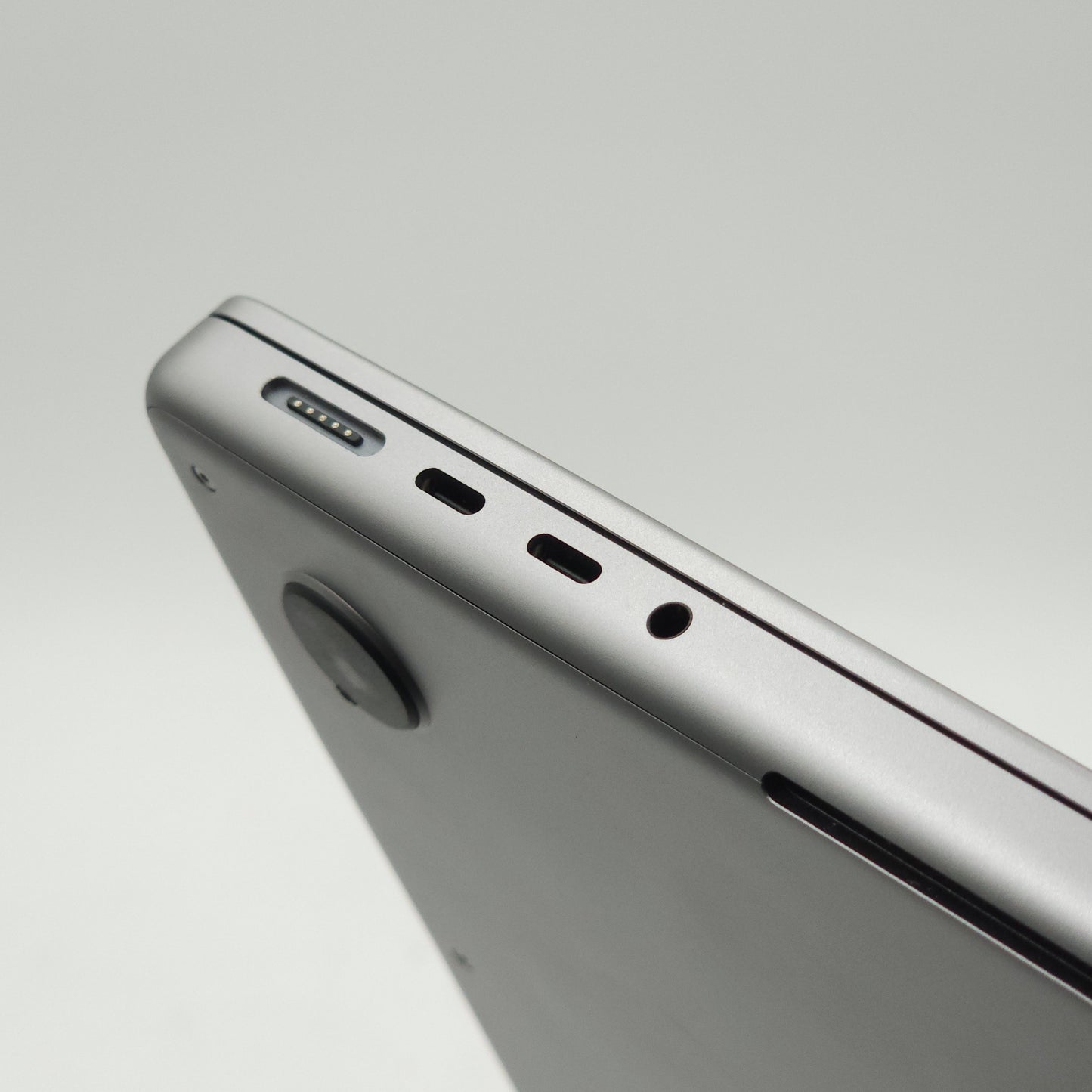 2021 Apple MacBook Pro 13.3" M1 Pro 8 Core 3.2GHz 16GB RAM 512GB SSD A2442